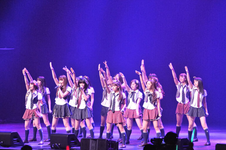 Aidoru: The Industry That Has Two Faces